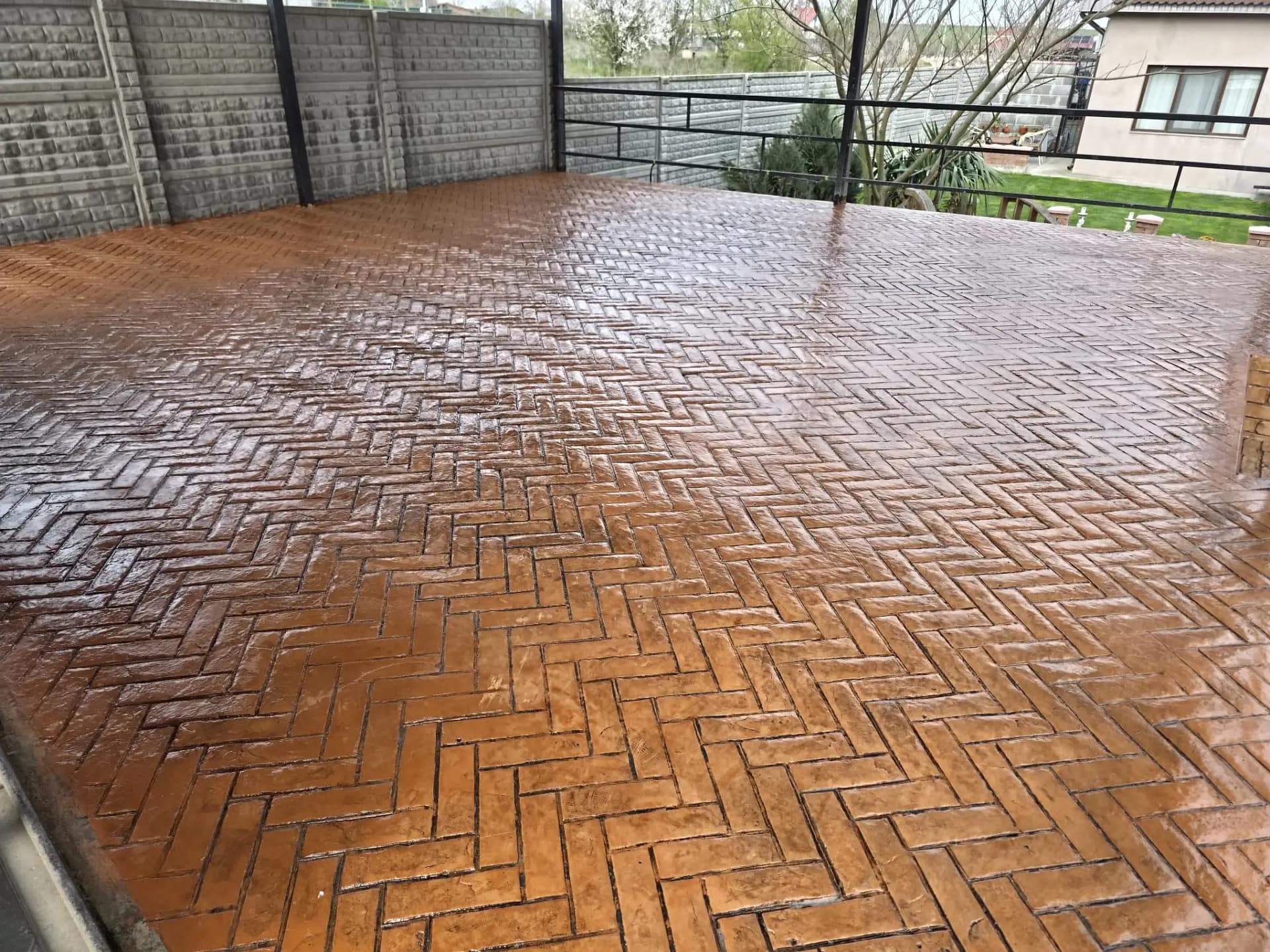 Platformă acoperită model spic mare din beton amprentat realizată de RBETON
