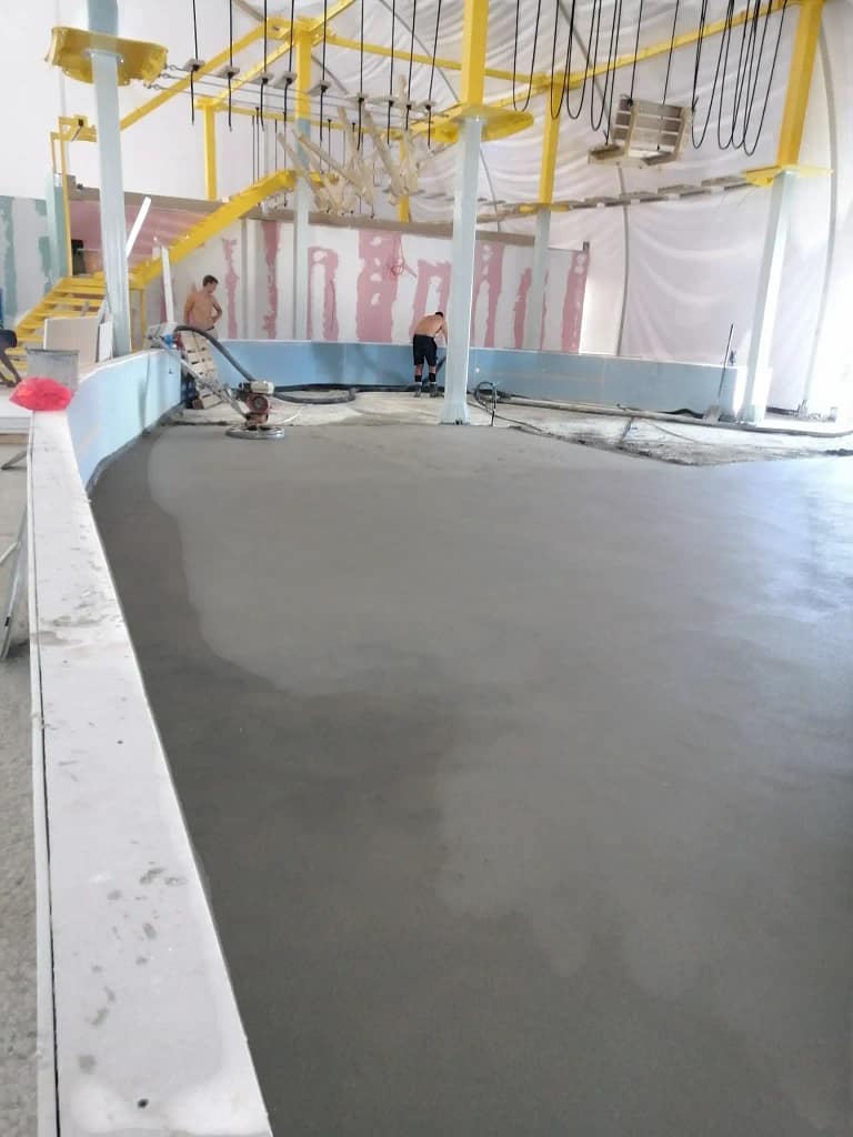 Lucrare de turnare beton elicopterizat într-un proiect industrial executat de echipa Rbeton